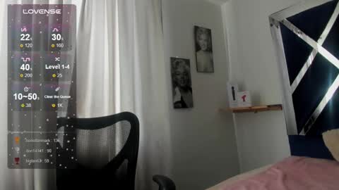 Snapshot of emilayton_ chatting on January 26, 1:47 pm emilayton_ online show from January 26, 1:47 pm