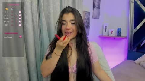 Snapshot of emilayton_ chatting on March 5, 4:35 am emilayton_ online show from March 5, 4:35 am