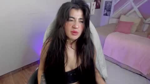 Snapshot of emilayton_ chatting on September 11, 8:42 pm emilayton_ online show from September 11, 8:42 pm