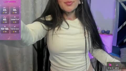 Snapshot of emilayton_ chatting on December 19, 3:51 am emilayton_ online show from December 19, 3:51 am