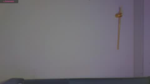 Snapshot of emili_blanc chatting on February 21, 2:27 pm Emili online show from February 21, 2:27 pm