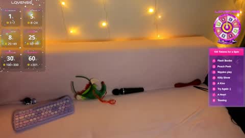 Snapshot of emili_blanc chatting on December 19, 1:18 pm Emili online show from December 19, 1:18 pm