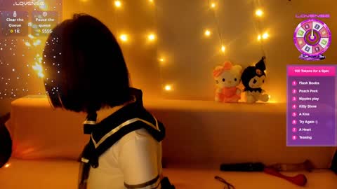 Snapshot of emili_blanc chatting on December 17, 11:49 am Emili online show from December 17, 11:49 am