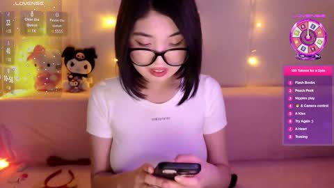 Snapshot of emili_blanc chatting on January 2, 11:31 am Emili online show from January 2, 11:31 am