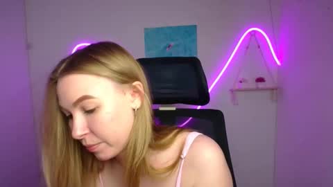 Emilia online show from May 8, 5:54 am