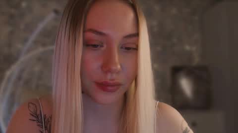 Emilia Lorent online show from December 30, 9:37 am