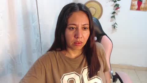 Snapshot of emiliany_perez chatting on December 24, 5:38 am emiliany layla perez online show from December 24, 5:38 am