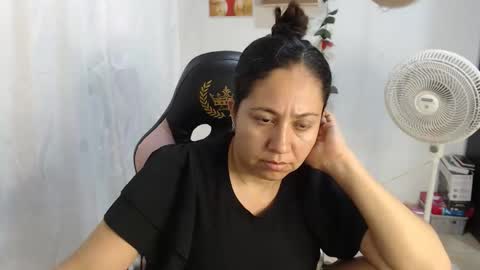 Snapshot of emiliany_perez chatting on September 15, 3:04 am emiliany layla perez online show from September 15, 3:04 am