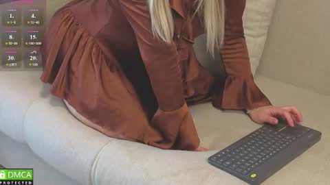 emilielong online show from July 19, 6:15 am