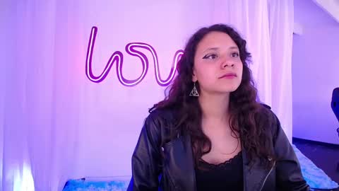 Snapshot of emilirusso chatting on October 7, 1:32 am Emili Russo online show from October 7, 1:32 am