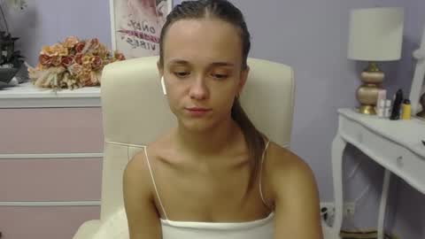 Emilly online show from November 12, 8:01 am