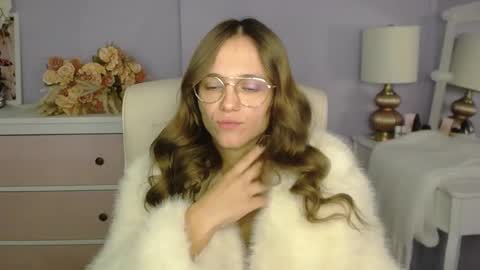 Emilly online show from November 28, 8:39 am