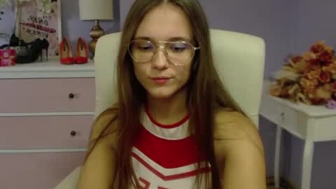 Snapshot of emilly_lust99 chatting on January 3, 8:32 am Emilly online show from January 3, 8:32 am