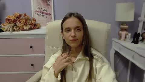 Snapshot of emilly_lust99 chatting on October 10, 7:35 am Emilly online show from October 10, 7:35 am