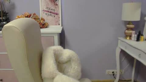 Emilly online show from November 13, 8:13 am