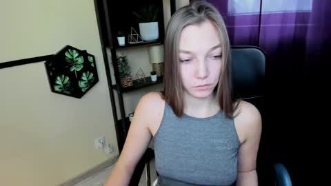 Snapshot of emilly_xkiss chatting on February 12, 1:38 pm Emilly online show from February 12, 1:38 pm