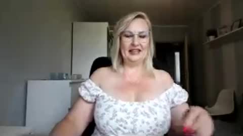 EmillyLove online show from June 23, 6:44 am