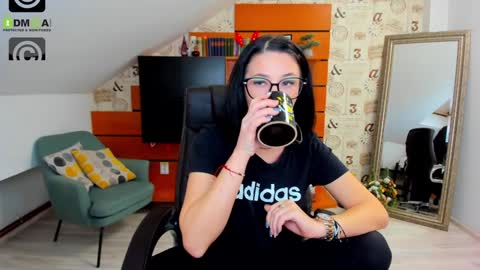 EmillyTaylor online show from December 20, 5:04 am