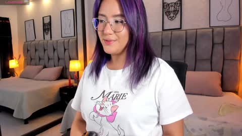 Snapshot of emily_5weet chatting on January 31, 7:07 am Emily online show from January 31, 7:07 am