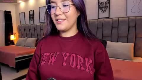 Snapshot of emily_5weet chatting on February 20, 4:28 am Emily online show from February 20, 4:28 am