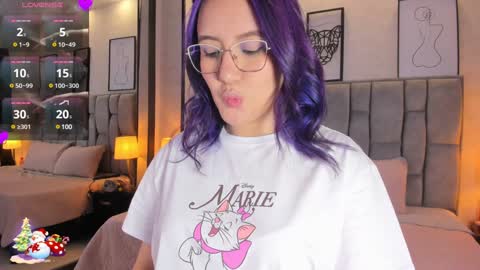 Snapshot of emily_5weet chatting on January 5, 3:43 am Emily online show from January 5, 3:43 am