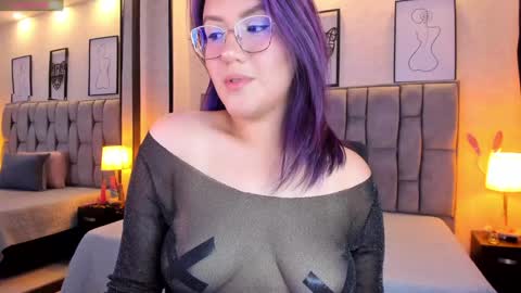 Snapshot of emily_5weet chatting on January 18, 5:20 am Emily online show from January 18, 5:20 am