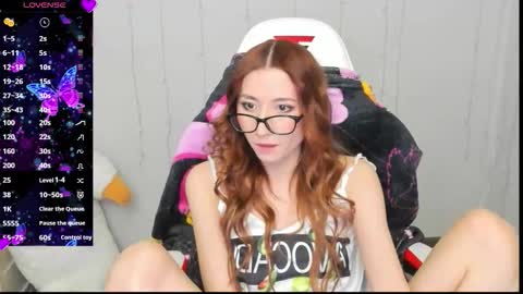 Snapshot of emily_cline chatting on October 23, 4:07 am emily_cline online show from October 23, 4:07 am