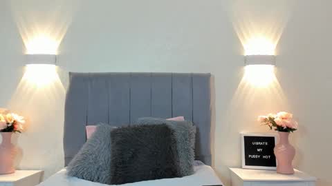 Emily online show from December 3, 4:53 pm