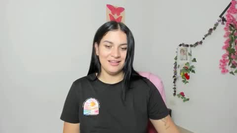 Snapshot of emily_coraline chatting on October 16, 1:08 am Emily online show from October 16, 1:08 am