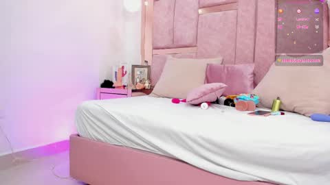 Snapshot of emily_daarell chatting on October 4, 10:47 pm M I A online430pm- 930pm online show from October 4, 10:47 pm