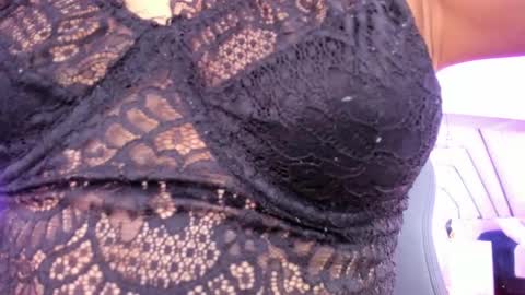 Snapshot of emily_ellen chatting on March 4, 10:46 am Emily online show from March 4, 10:46 am