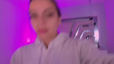 Snapshot of emily_ellen chatting on October 4, 11:05 am Emily online show from October 4, 11:05 am