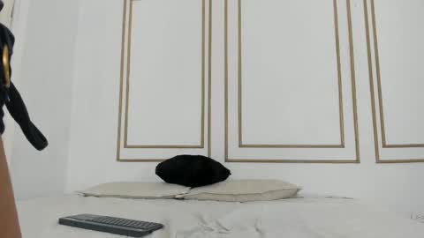 emily_gaviria1 online show from April 12, 12:19 pm