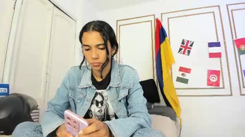 emily_gaviria1 online show from June 14, 12:27 pm