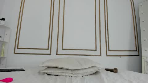 emily_gaviria1 online show from March 6, 1:28 pm