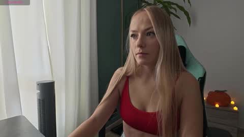 Emily online show from November 3, 10:30 am