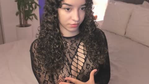 Snapshot of emily_johnson1 chatting on December 2, 10:43 pm Juliana online show from December 2, 10:43 pm