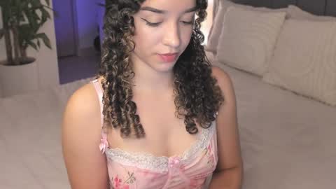 Snapshot of emily_johnson1 chatting on December 3, 11:35 pm Juliana online show from December 3, 11:35 pm