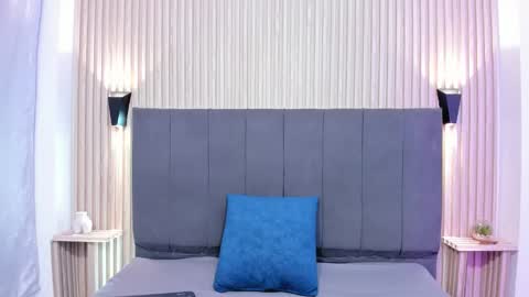 emily_jonhson online show from December 3, 7:05 pm