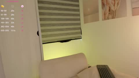 EmilyKenner  Independent model  online show from December 2, 1:13 pm