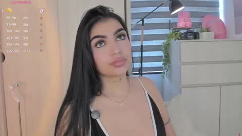 Snapshot of emily_kenner chatting on October 17, 11:57 am EmilyKenner Independent model online show from October 17, 11:57 am