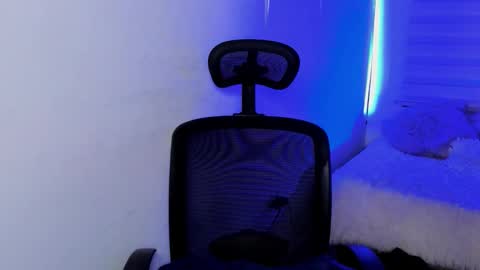 emily_lindey online show from January 18, 4:20 am