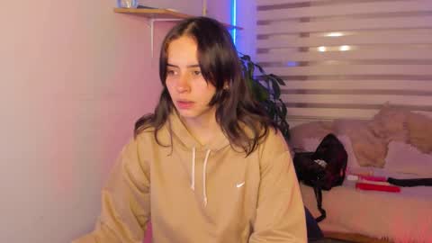 Snapshot of emily_lindey chatting on October 15, 2:58 am emily_lindey online show from October 15, 2:58 am
