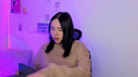 Emily Lindey online show from March 21, 7:13 am