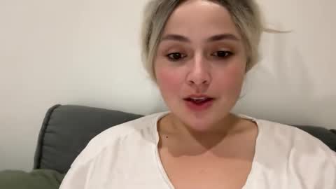 Snapshot of emily_morning_dew chatting on September 8, 5:34 pm emily_morning_dew online show from September 8, 5:34 pm