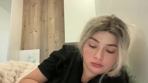 Snapshot of emily_morning_dew chatting on October 17, 2:42 pm emily_morning_dew online show from October 17, 2:42 pm
