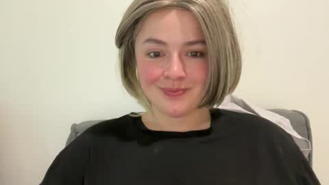 emily_morning_dew online show from May 18, 4:07 am