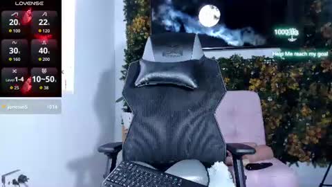emily_palmeer online show from June 28, 12:23 pm