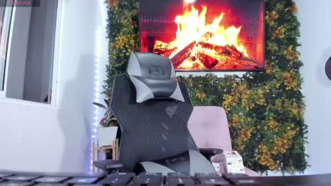 emily_palmeer online show from April 18, 9:23 am