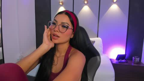 emily_tolson online show from May 22, 8:29 pm